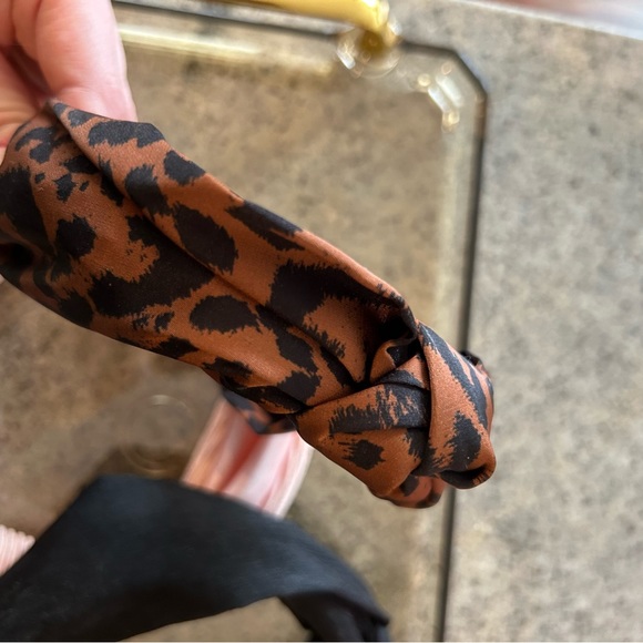 Headband Lot, Knotted Top, Light Pink, Cheetah Print, Black - Picture 4 of 5